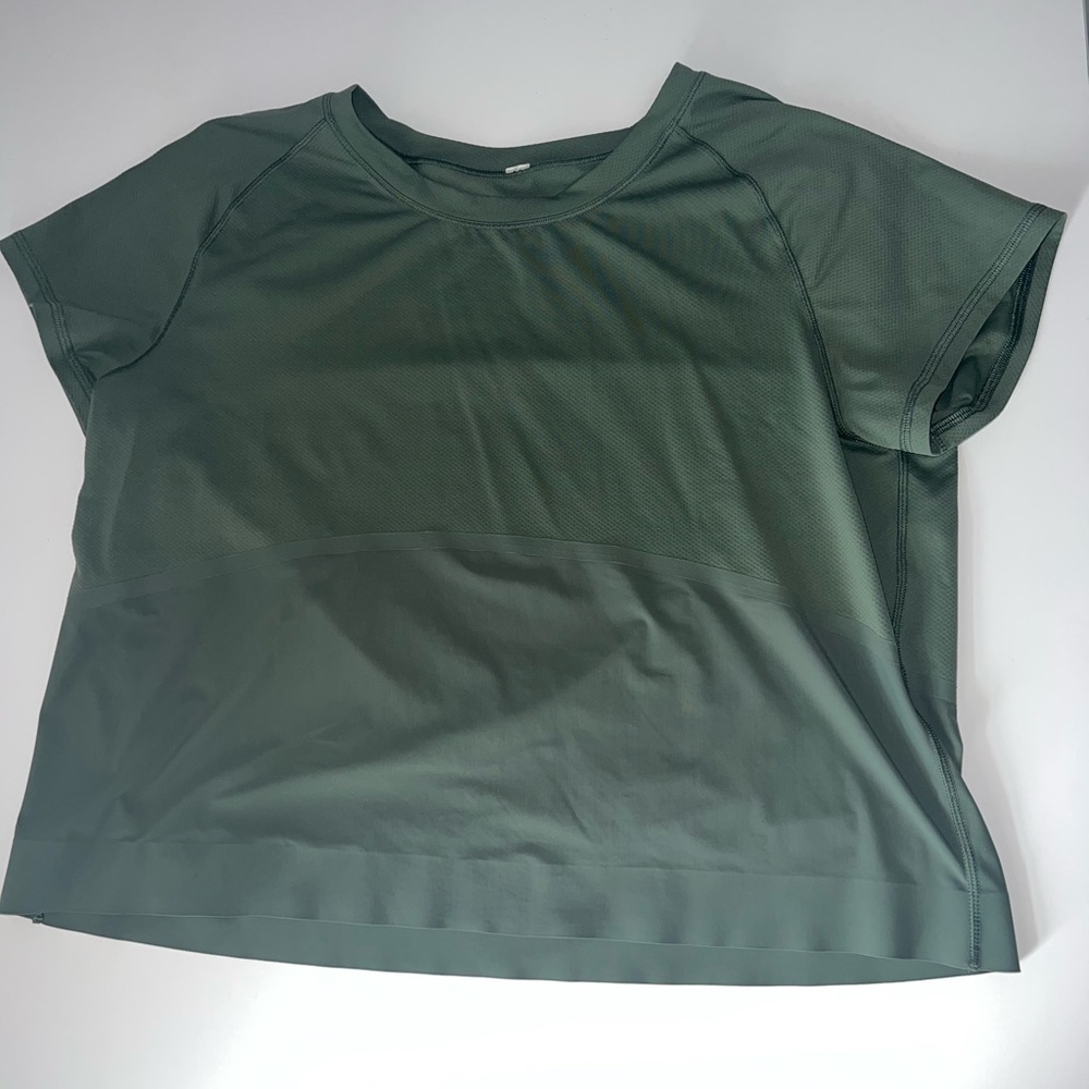 Athletic dark green lululemon loose fitting t-shirt